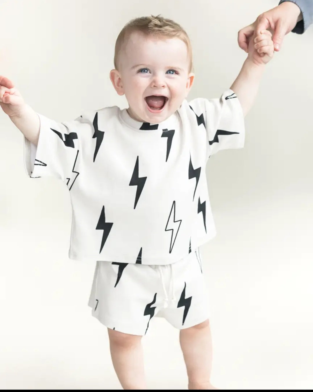 Lighting Bolt Boys Trendy $ comfy kids outfit/Boys Two piece sets